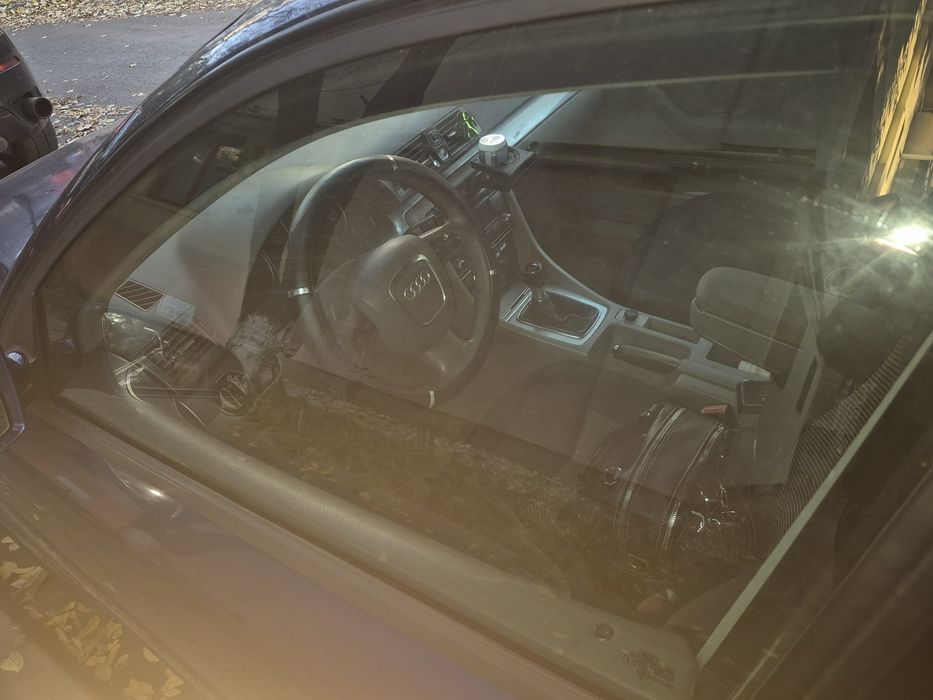 Vìnd Audi A4 anu 2007 sau variante motor de 1900 mai multe detali tele