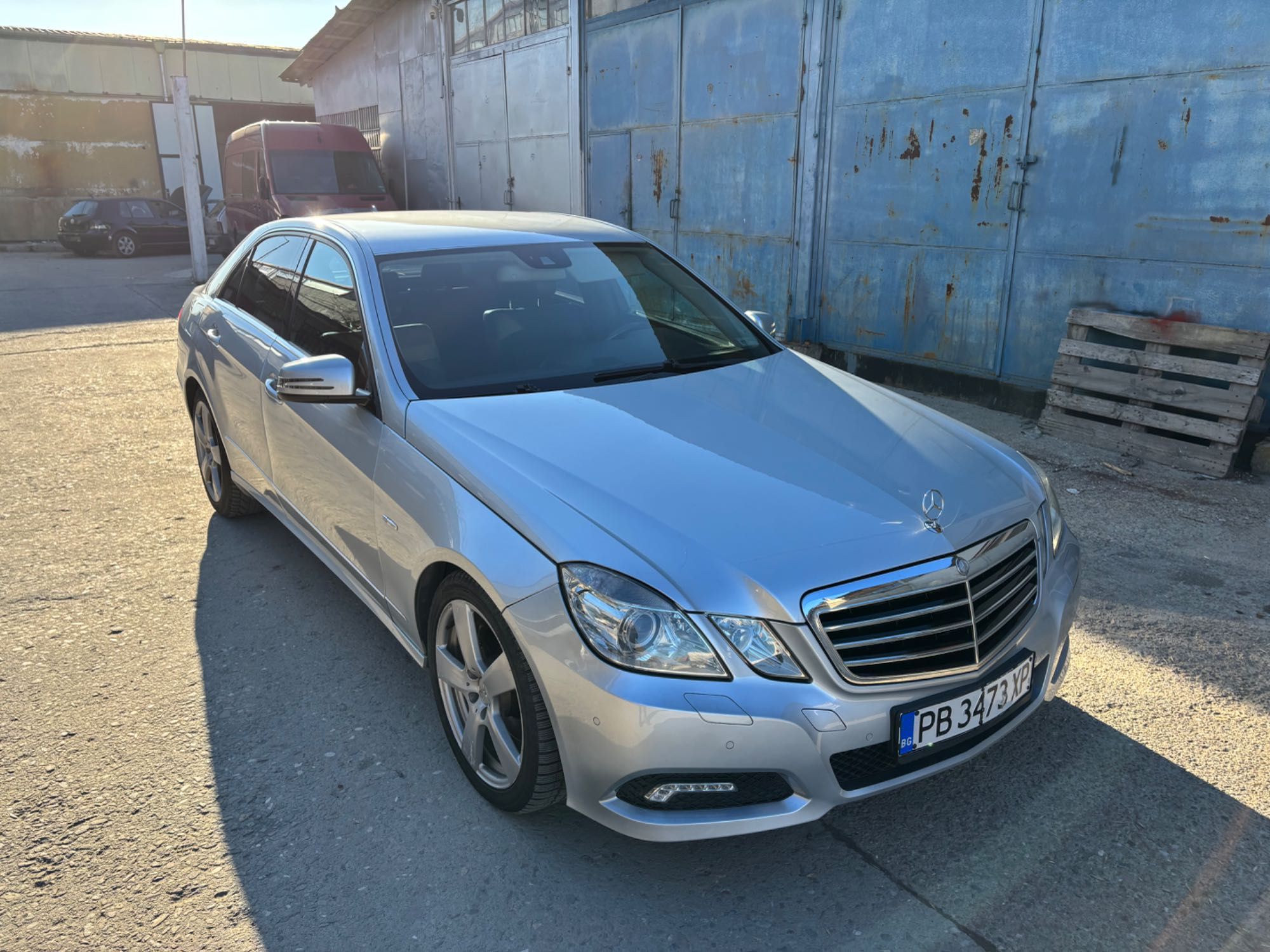 Продавам Мерцедес Е350 диззел