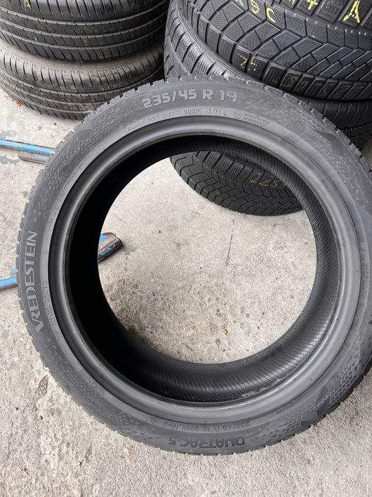 2 anvelope iarna 235/45/19 , Vredestein !