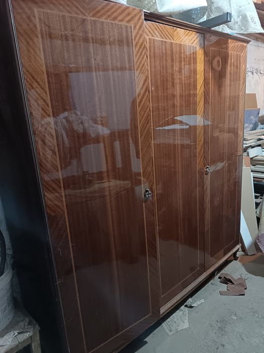 Шкаф шифоньер под реставрацию деревянный румынский