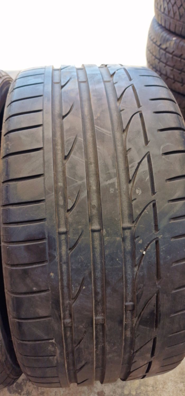 245 35 18 Bridgestone 2 anvelope vara ca noi