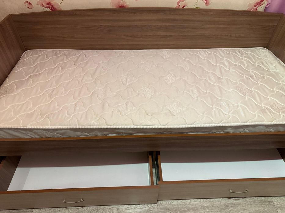 Продам  кровать 35,000