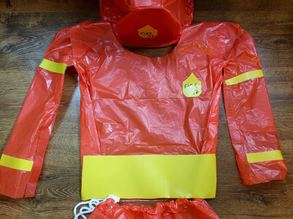 Costum material reciclabil pompier
