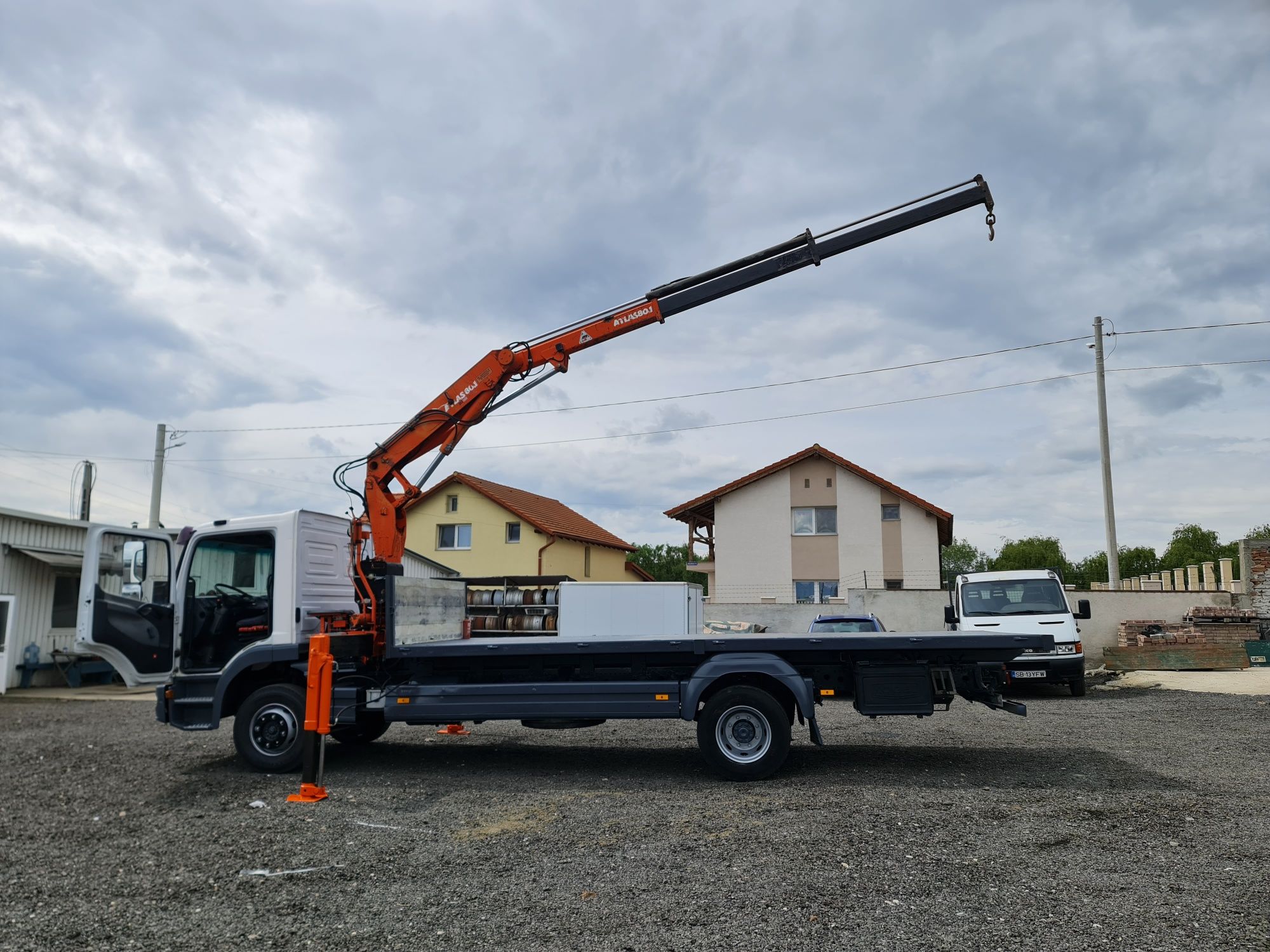 Vand mercedes atego 15 TONE cu macara și platforma utilaje