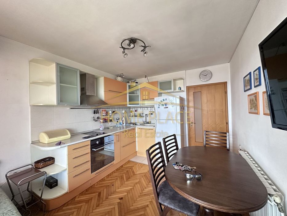 Дава се под наем Тристаен апартамент в Варна, Център - 120 кв.м за 918 € - Снимка #3