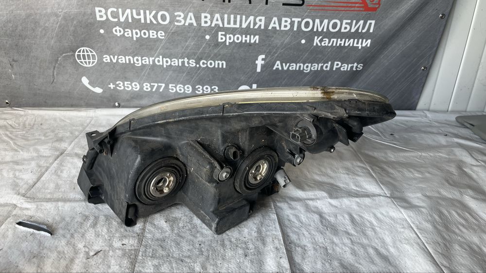Ляв и десен фар Toyota Corolla Verso