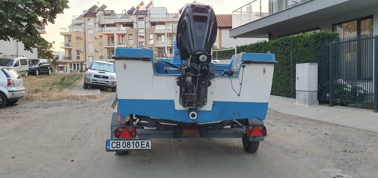 ПРОДАВАМ ЛОДКА с мотор и колесар