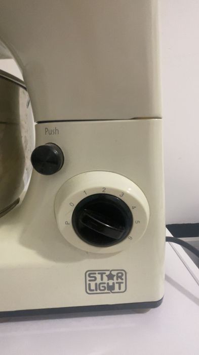 Кухненски робот с три куки