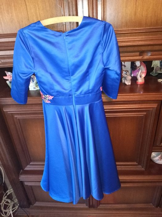 Vând rochie modernă