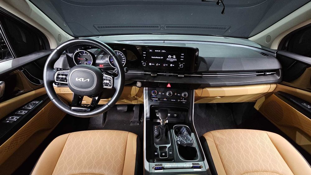 Kia Carnival 9-Seater Prestige