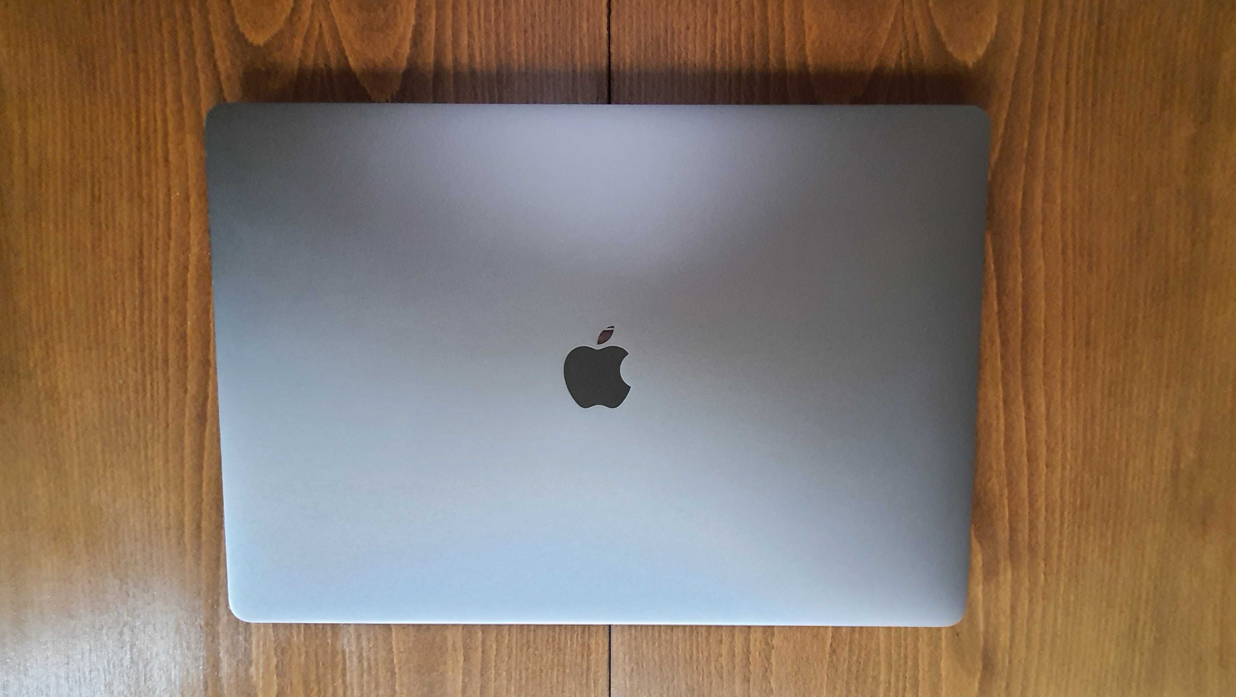 Macbook pro, space gray,  2019, 16", core I7, 16 Gb, 1 Tb, като нов