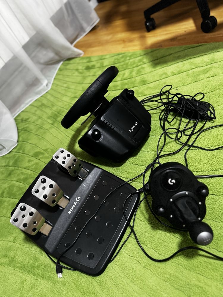 Volan+pedale si schimbator longitech G 29
