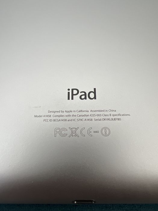 Vand 2 iPad uri generatia 4 si 3