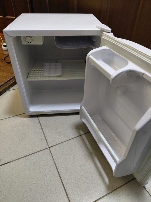 Продам холодильник офисный