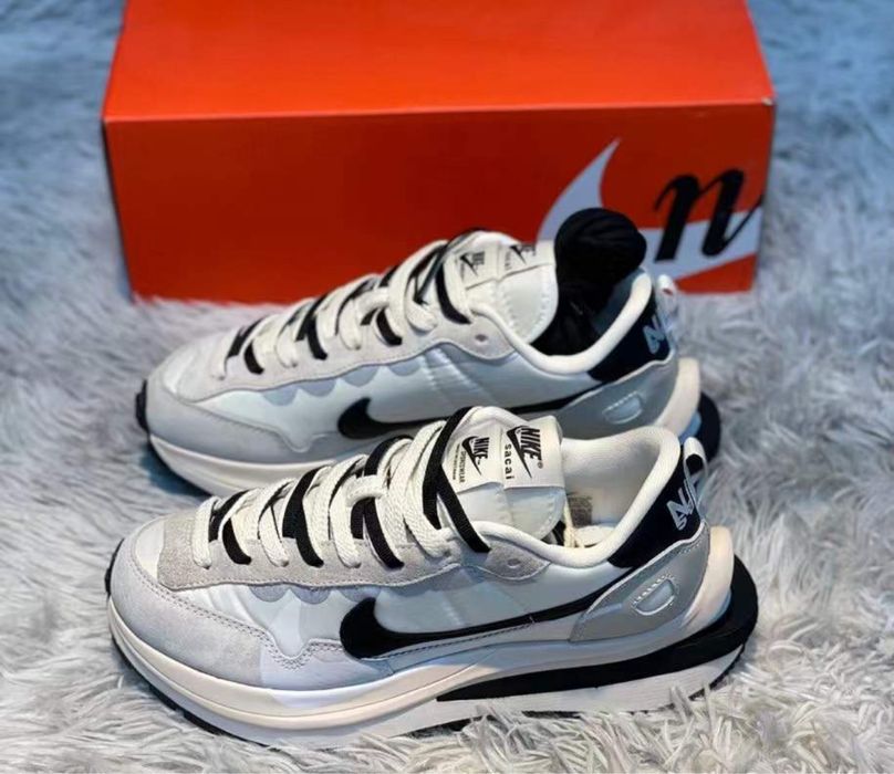 Нови дамски маратонки Sacai x Nike VaporWaffle Sesame and black