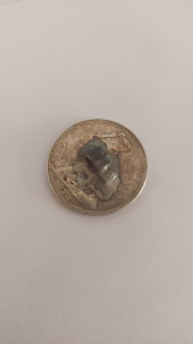 Продам серебряную монету пуговицу 1925годау