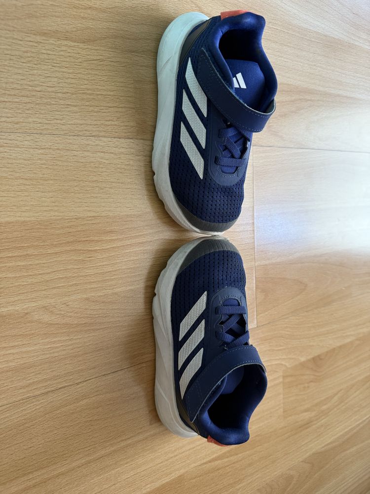 Adidas маратонки 25 номер