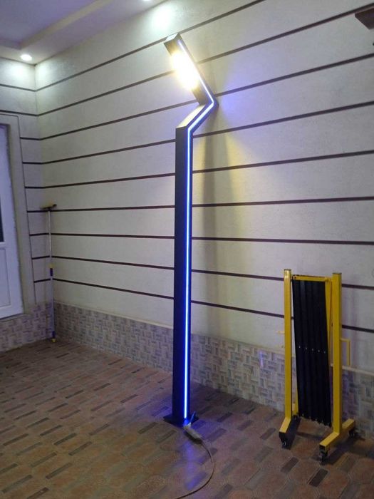 Столб уличного освещения. Светильник. Chiroq