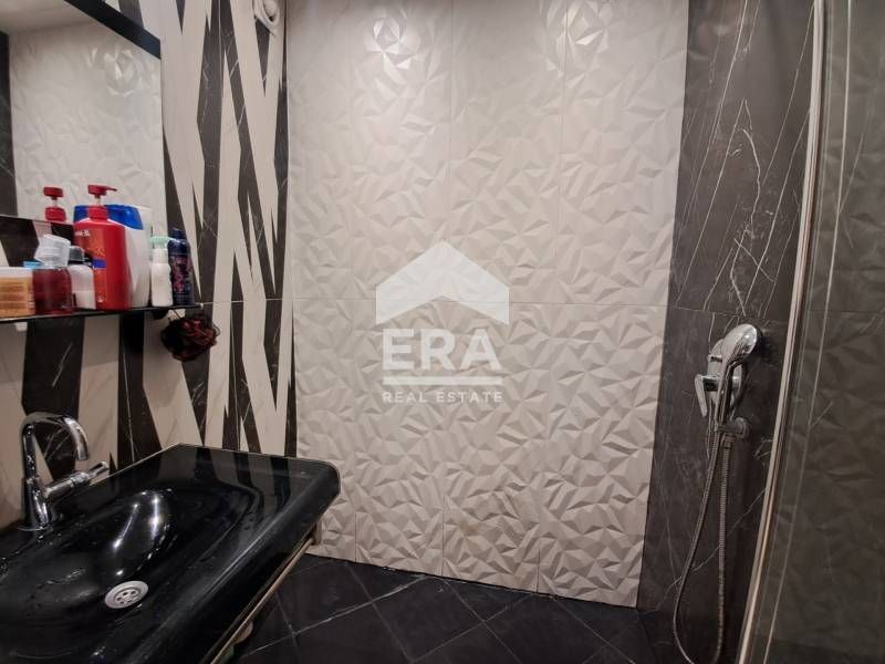 Продава се Четиристаен апартамент в Варна, Окръжна болница - 135 кв.м за 1741 €/кв.м - Снимка #8