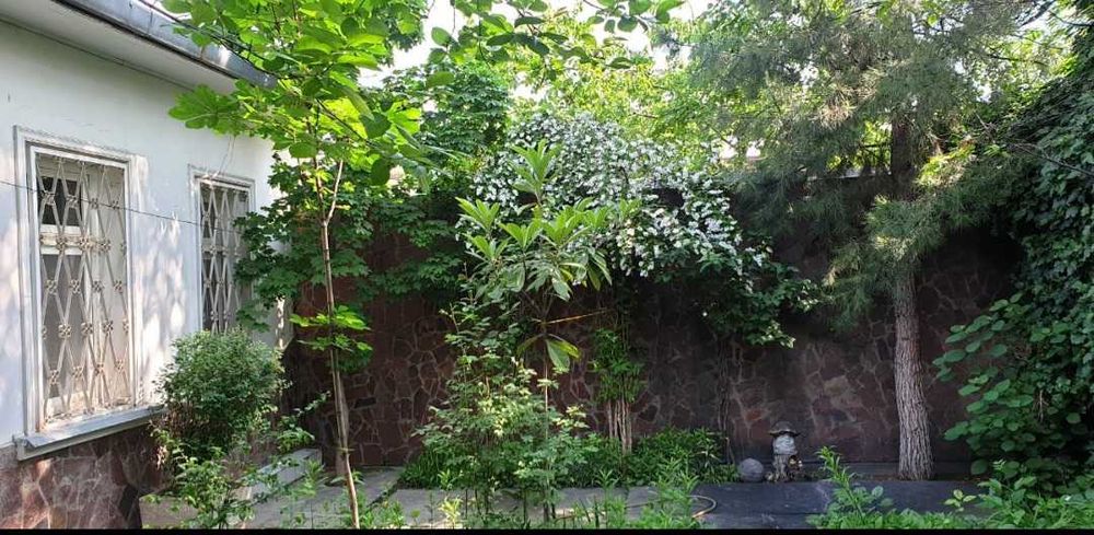 евродом миробадский район.Легко переделать в гостиницу 12 номеров