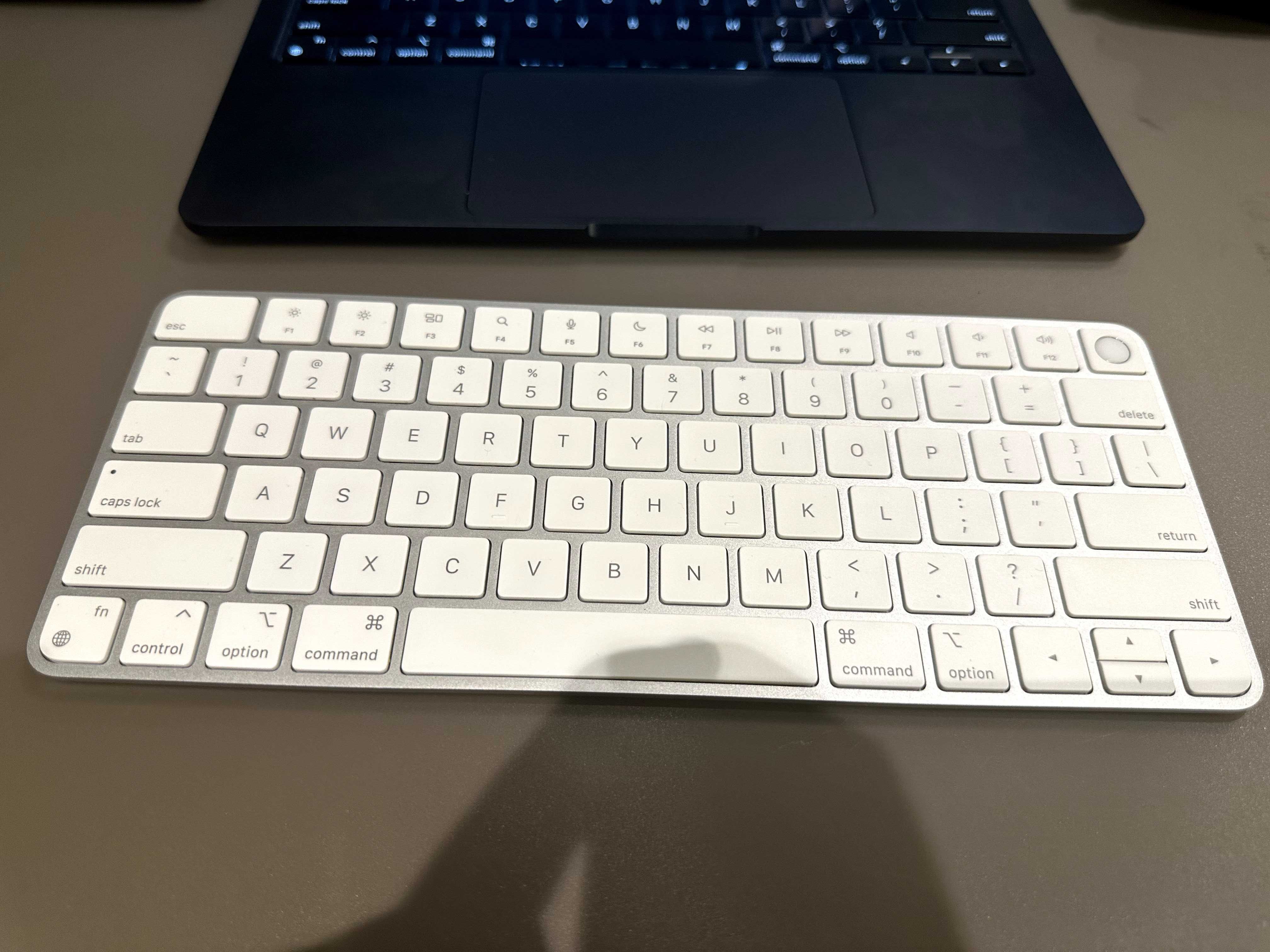 Apple Magic Keyboard Touch ID US в гаранция