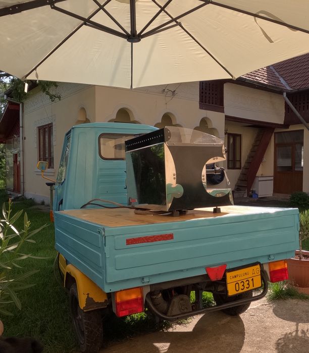Vand piaggio ape pentru cafenea mobila cu tot cu rasnita si espressor!