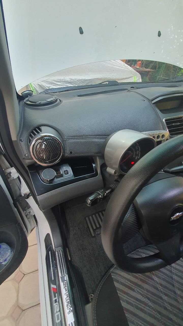 Автомобиль Chevrolet Spark