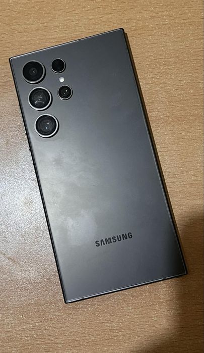 Продавам чисто нов Самсунг s24