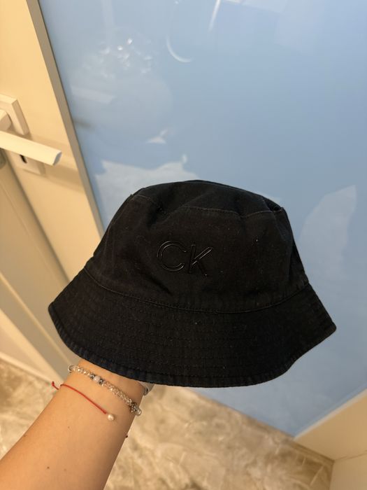 Calvin Klein двулицева шапка/ идеотка