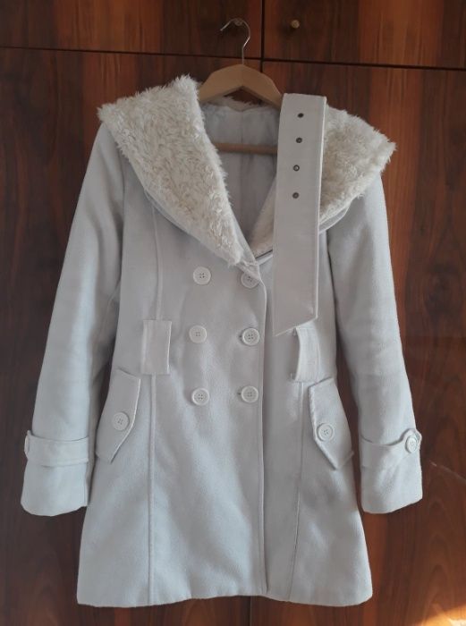 Зимно бяло палто