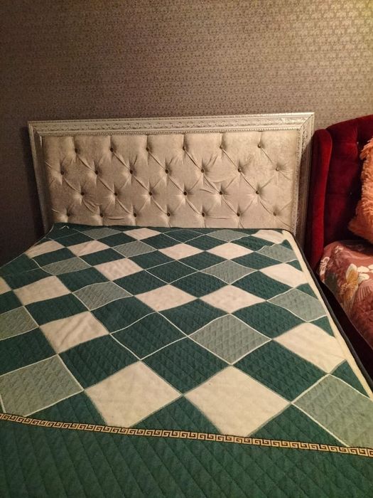 Продам двухспальную кровать.