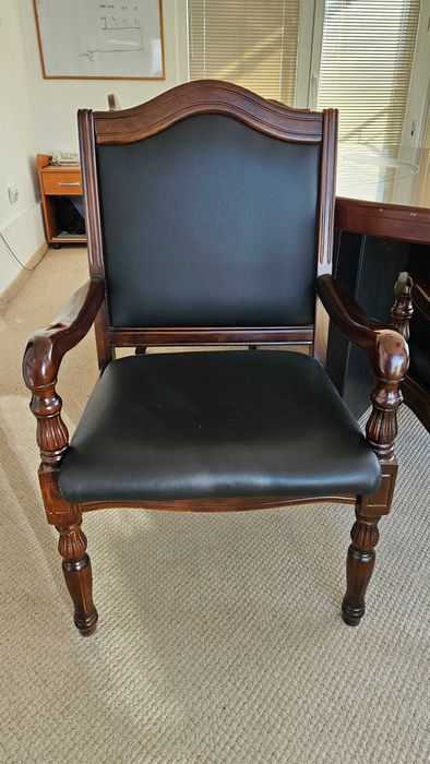 Заседателна маса и офис столове