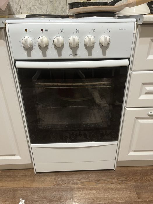 Продам электрическую плиту DARINA