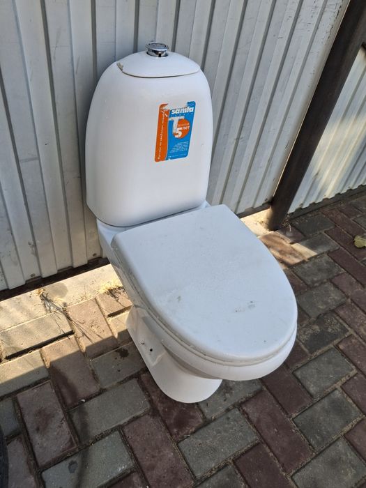 Продам унитаз б/у в хорошем состояний недорого