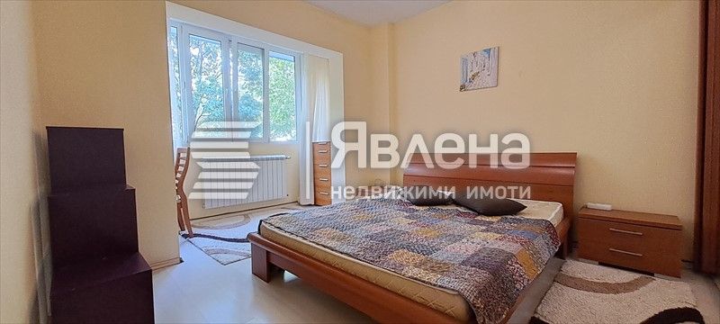Обзаведен компактен 3-стаен апартамент  в панелен