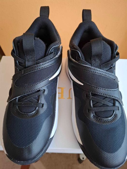 Детски маратонки Nike Team Hustle D 11