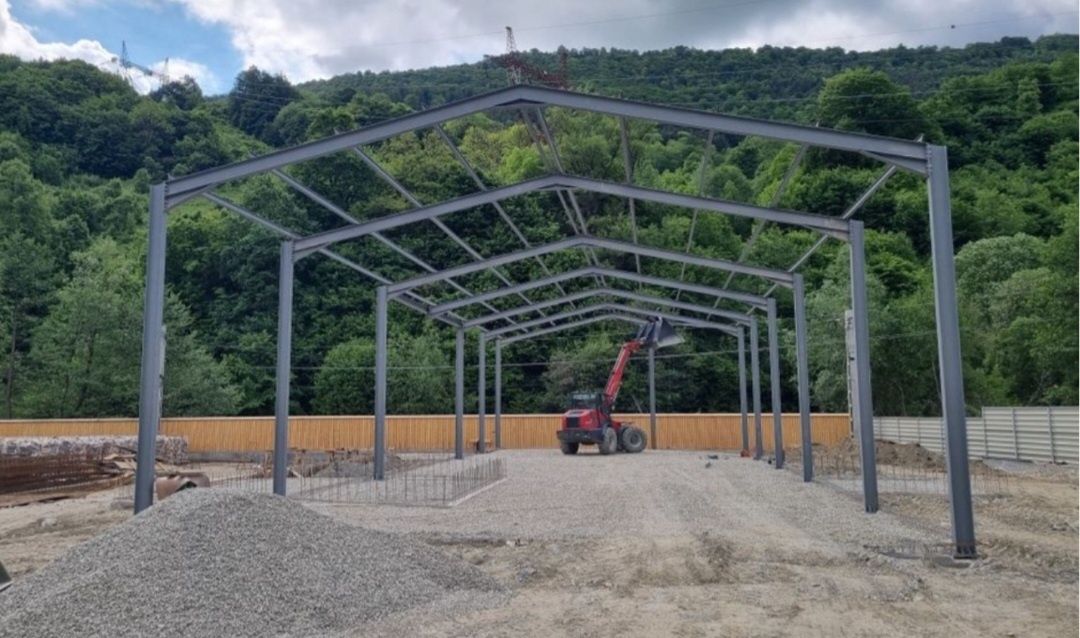 Vand hale metalice la preț de producător