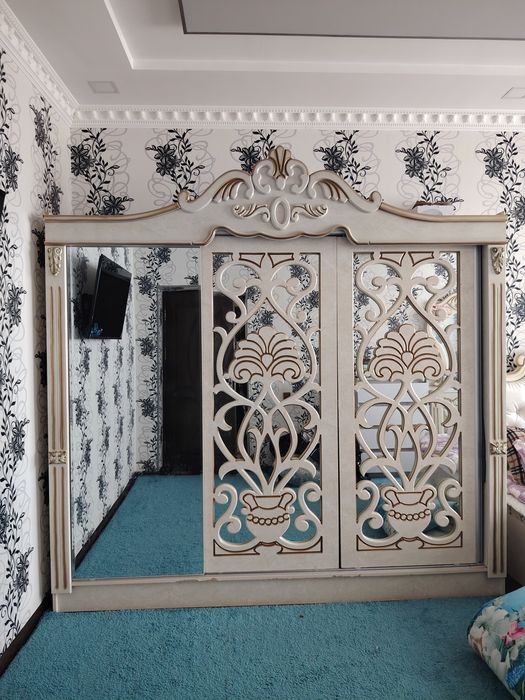 Splane mebil sotiiladi