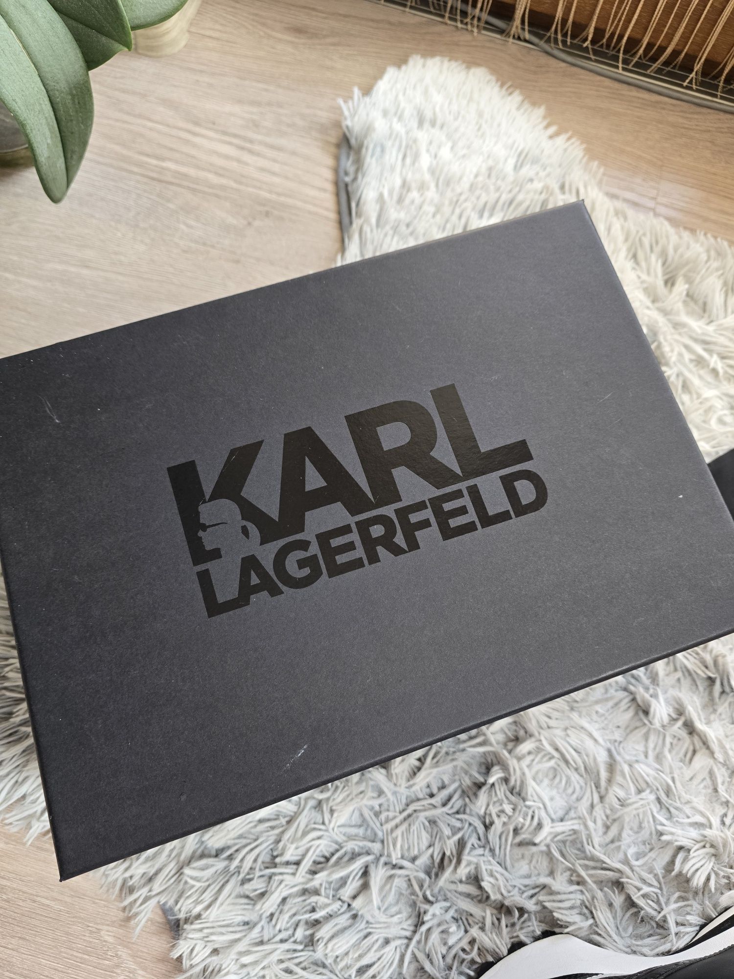 KARL Lagerfeld маратонки отговарящи на номер 36