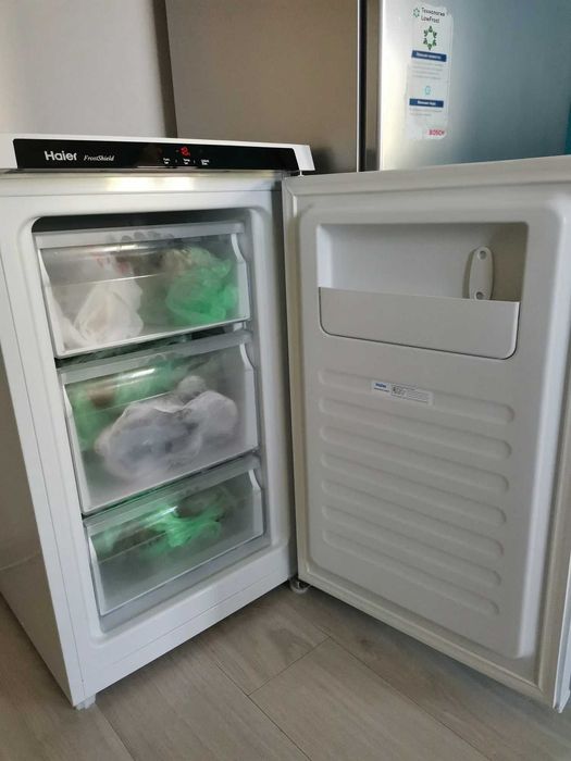 Продам морозильную камеру Haier , белого цвета