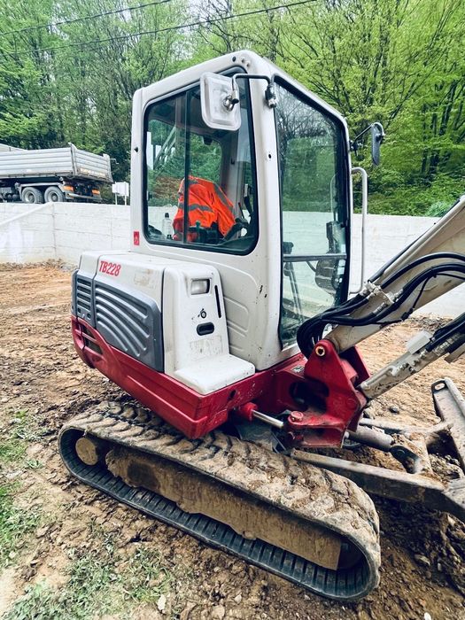 Vând mini excavator Takeuchi 228