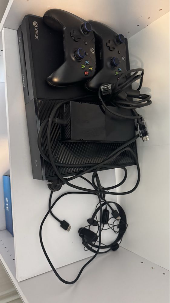 Xbox one 1tb.