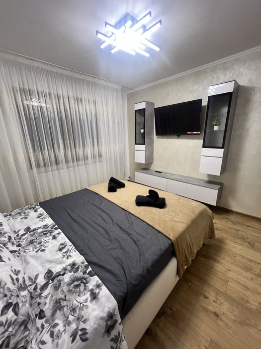 Inchiriez apartament .