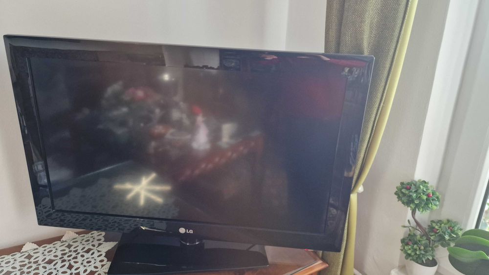 Televizor LG diaginala 80cm