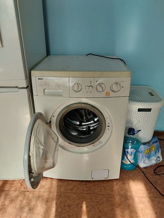Стиральная машинка zanussi