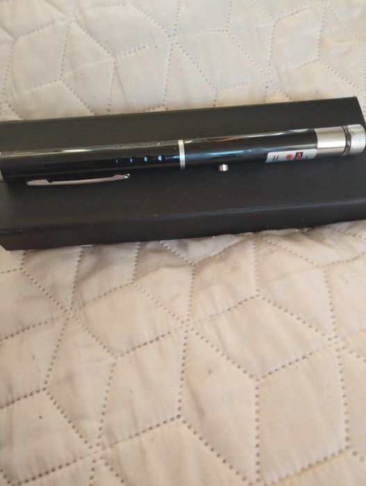 Лазерна писалка с танцуващи светлини зелени