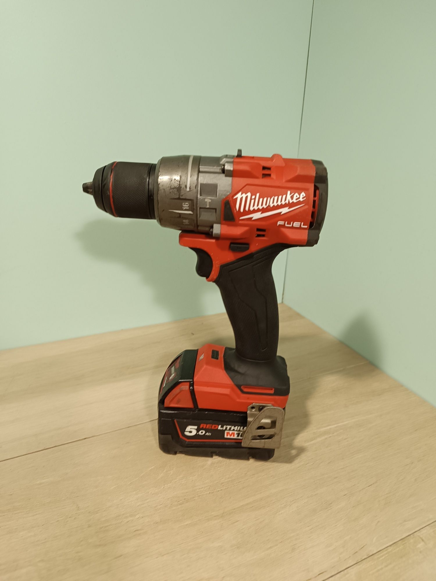 Pistol cu acumulator pentru gresare Milwaukee M12