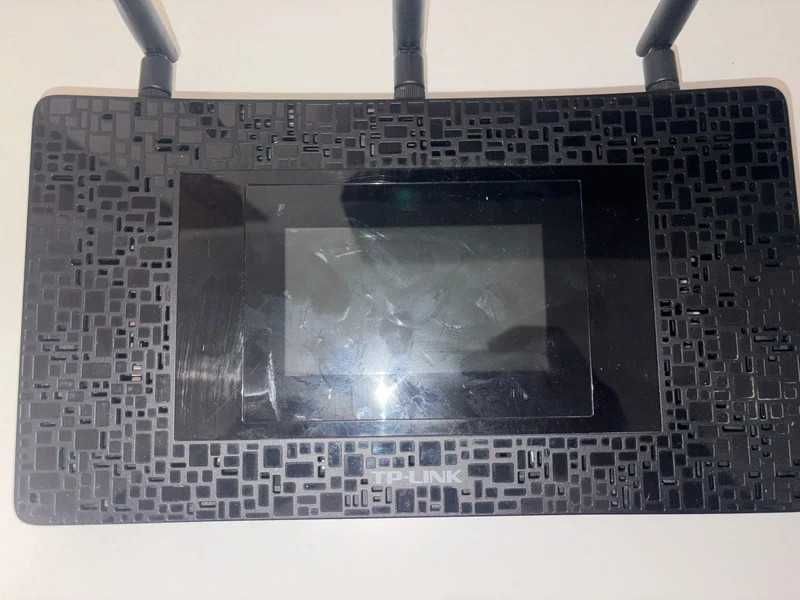 Range Extender Touchscreen 4 porturi Gigabit - TP-Link RE590T AC1900