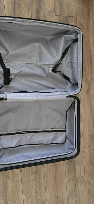 Голям пластмасов куфар