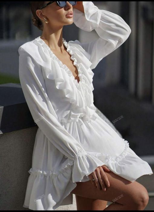 Красива Бяла рокля